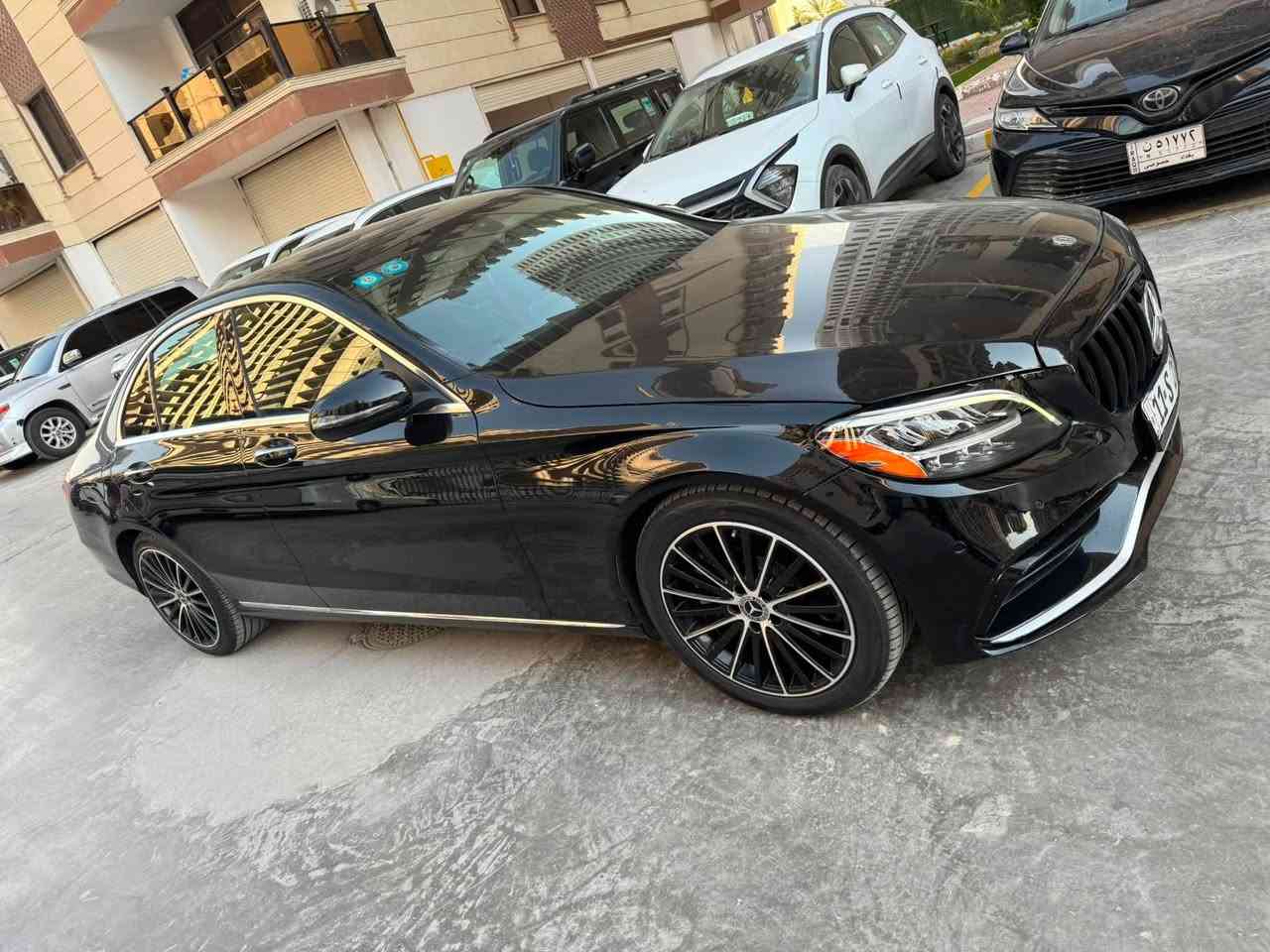 السلام عليكم
مارسدس C300موديل ٢٠٢١ للبيع او للمراوس 

السياره فول مواصفات جديده بدون اي نقص 

ماشيه ٣٩ الف ميل 

السياره وارد امريكي بيها حادث حافه البنيد بدون اي ايرباك 

رقم بغداد باسمي 

مواصفات ال C300معروفه 

مكان السياره بغداد المنصور 

للاستفسار *********** 

تحياتي
