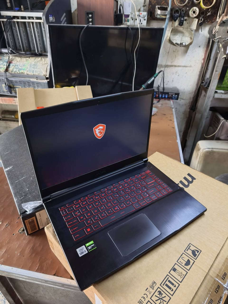 لابتوب MSI GF63 THIN 10SC
⚜️ المواصفات:
⚜️ المعالج: Core i5 — الجيل العاشر — فئة H (10500H)
⚜️ الرام: 8 كيكا DDR4
⚜️ الهارد: 256 كيكا SSD M.2
هارد ثاني 1000g hdd
⚜️ كرت شاشة خارجي: NVIDIA GeForce GTX 1650 Max-Q
⚜️ حجم الشاشة: 15.6″ — دقّة FHD (1920×1080)
بغداد حي الجهاد توصيل ماعندي سعرها 585 الف ***********
