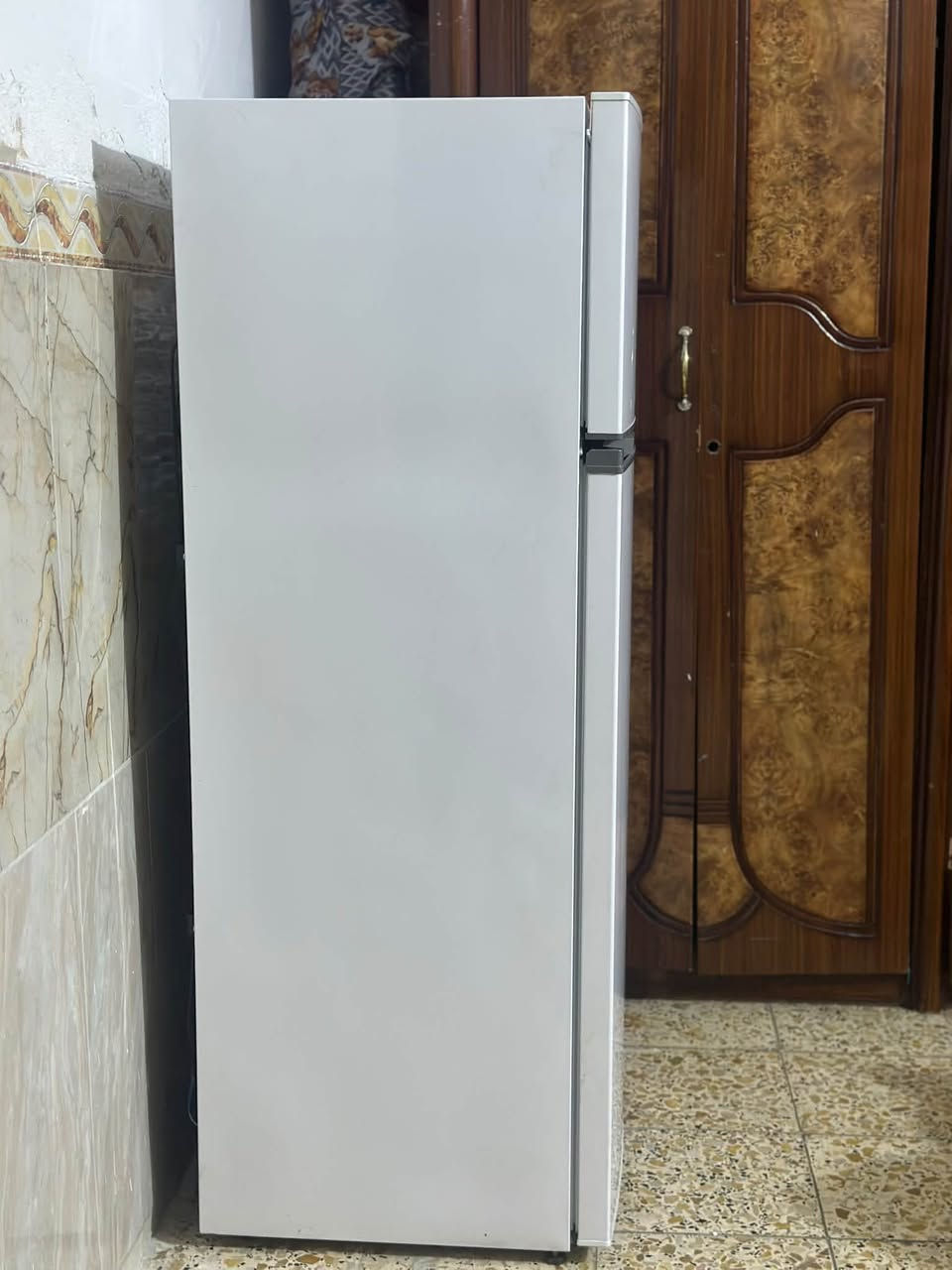 ثلاجة مستخدمة سنة اخت الجديدة نظيفة
مكان بغداد حي العامل 
لتواصل. ***********
