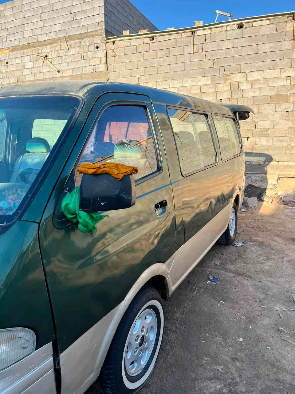 سلام عليكم سياره بريجو لبيع مديل 2001 ساره نضيفه كير كسن محرك نضف وكلشي شغال بيه لبكان البصره تنومه سعر 60 وبيه مجال قليل نتصال علا هاذه رقم ***********
