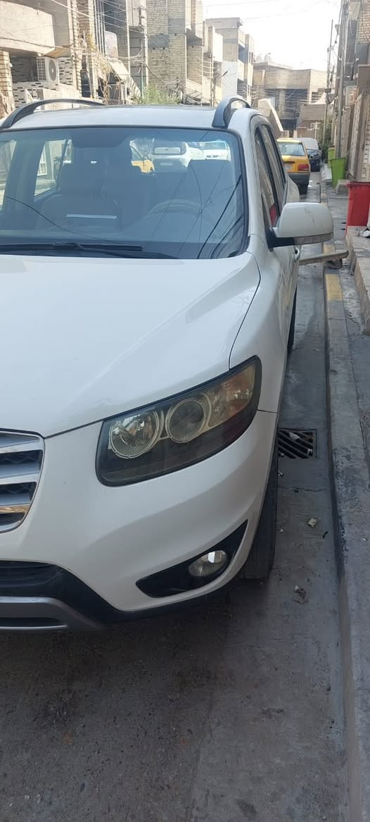 سنتافي خليجي٢٠١٢
ماشي ٢٥٠ الف كم
٦ سلندر / ٣٥٠٠
رقم بغداد / الرقم الجديد / باسمي
المواصفات
بصمة تشغيل / بصمة ابواب / تبريد ثلاث قطع / فتحة سقف / تحكمات كاملة / شاشة عمل / كشنات جلد / كشن السائق كهرباء / ٧ راكب / وبيها مواصفات بعد اكثر
السيارة كير محرك حدادية سليمات عندك فحص وتتاكد
الضرر / الجاملغ الايمن مصبوغ وبي معجون ربع 
الجاملغ الايسر فقط صبغ وشوية من الباب 
البقية مكفولات 
مكان السيارة بغداد 
السعر ١٤٠$ وبي مجال وعندي سونار للسيارة راسلني وادزلك علخاص وتدلل 
رقم الهاتف / ***********
