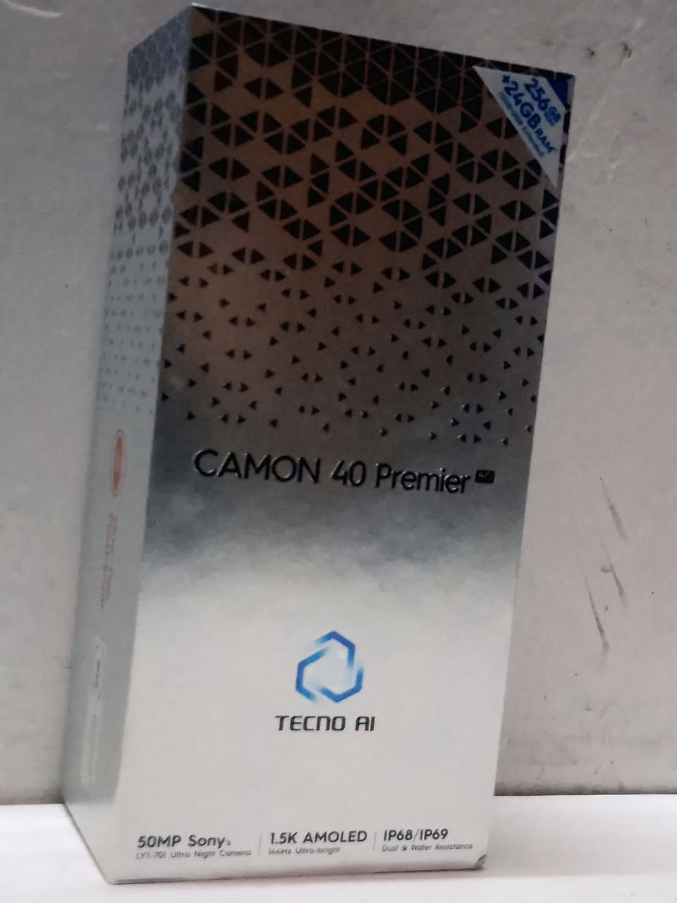 جهاز : TECNO CAMON 40 Premier 5G
‏جهاز جديد صالي ٣ اشهر من اخذته 
‏
‏المعالج : Dimensity 8350 Ultimate معالج كلش قوي ينطيك اب كل الالعاب اعلى اداء + ينطيك ١٢٠ فريم ببجي 
‏
‏بطاريه 🔋5000Mah   صحة البطاريه🔋:99 
‏
‏ الكامرا الخلفيه 📷: 50m+ 50+50 +ois
‏الكامرا الاماميه 📷:50M ois
‏ 
‏معدل تحديث الشاشه📲:  144 هرتز 
‏
‏موبايل نضافته ٩٥ ٪ جديد اب معنى الكلمة 
‏ملحقات كامله ما عدى الشتحنه احتركت 
‏
‏السعر:  ٤٥٠ الف  وبي مجال بسيط حك جيه 
‏للعلم سعر الجديد ٥٨٠ الف 
‏
‏العنوان 📍:  بغداد مدينة الصدر 
‏
‏لتواصل: *********** متواجد واتساب
