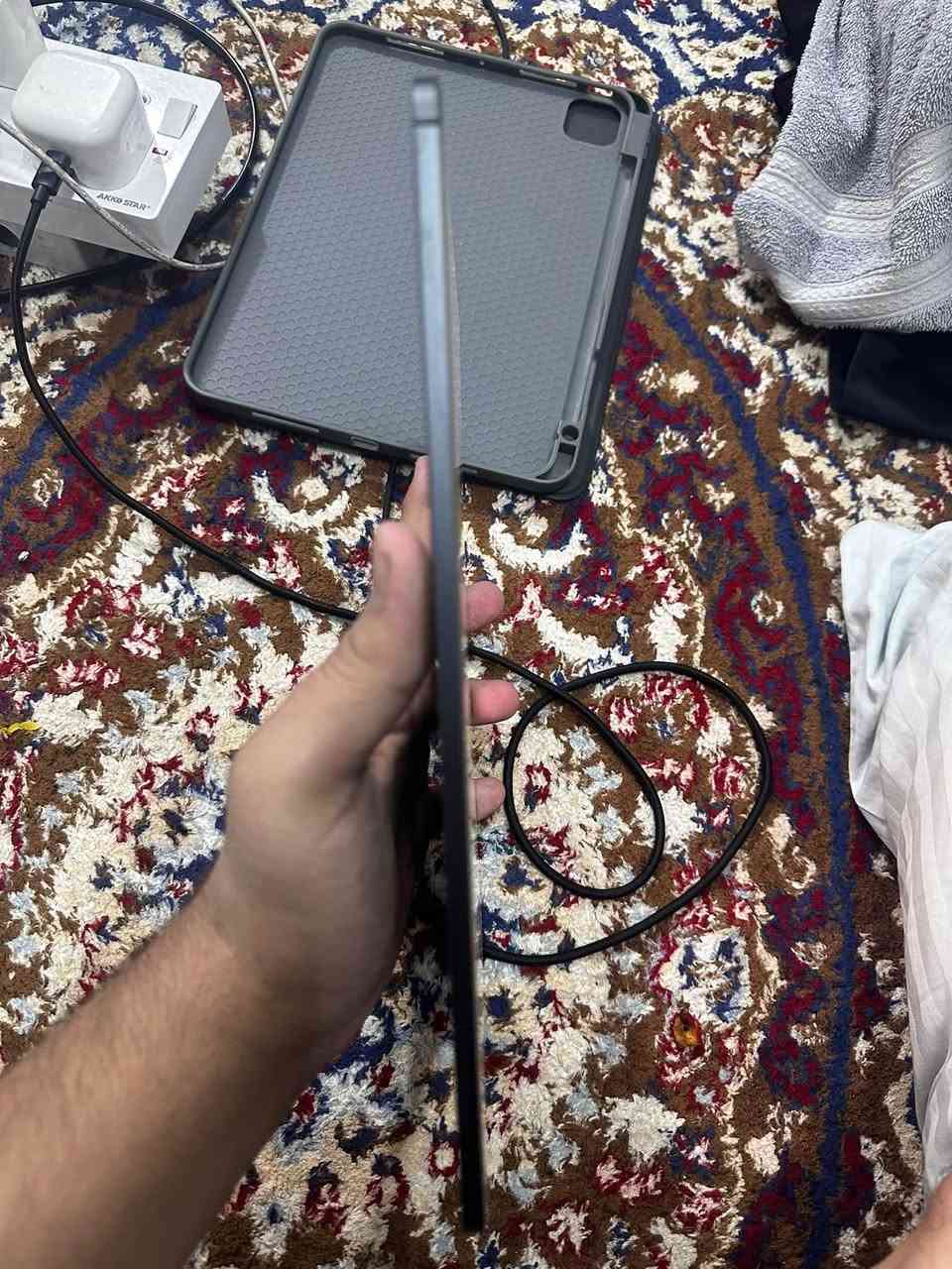 السلام عليكم 
ايباد M5 ذاكرة ٢٥٦ بطارية ١٠٠ 
جهاز نضيف مثل ما موضح بالصور بي انحراف قليل
السعر ١٣٠٠ وبي مجال 
بغداد حسينية الراشدية 
***********

نص مكتوب في الصور:
- AKKO STAR