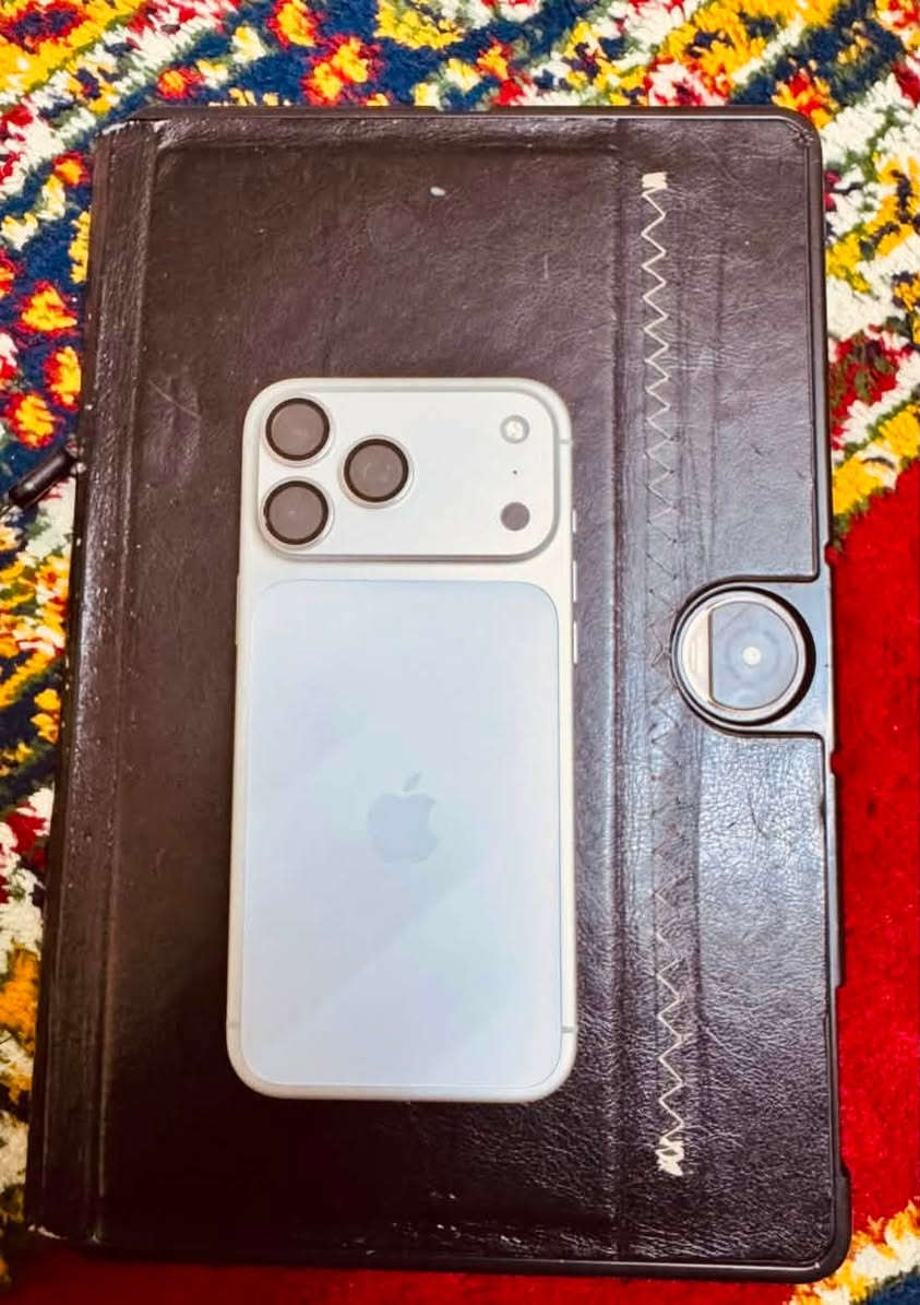 ايفون ١٧ برو ماكس Esim
ضمان الشركة متوفر سنة كاملة 
البطارية ١٠٠
مشحون ١٠٦ مرة فقط
مكفول من كل شيء كارتونة شاحنة كل شي كامل
تواصل ***********

