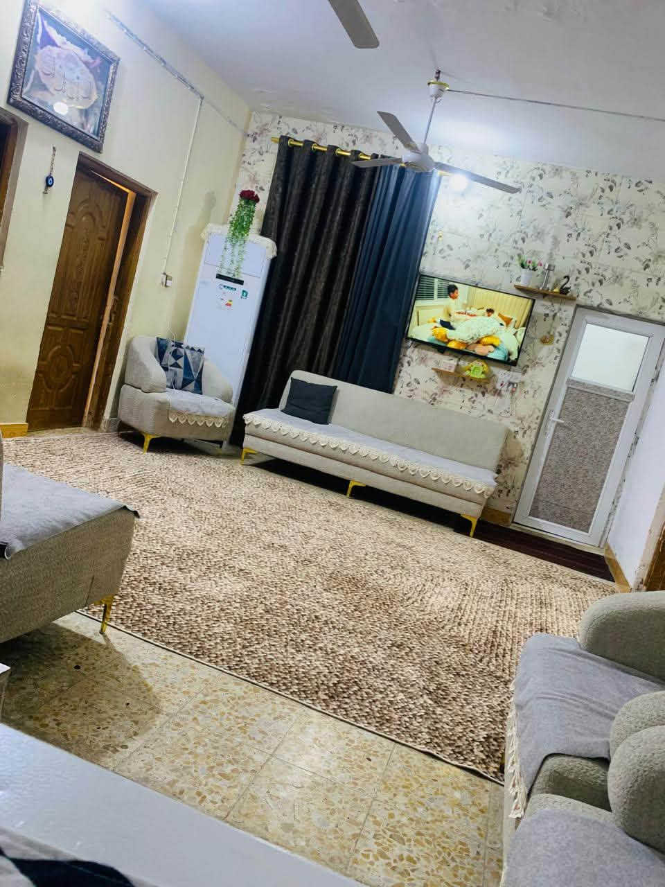 السلام عليكم
للبيع بيت طابو زراعي مساحتة ١٩٠م حي ١٧ تموز يبعد ٢٠٠م عن جامع الإحسان يحتوي ع غرفتين وصالة واستقبال ومطبخ وصحيات داخلية وخارجية وگراج سيارة للاستفسار ع الرقم ***********
