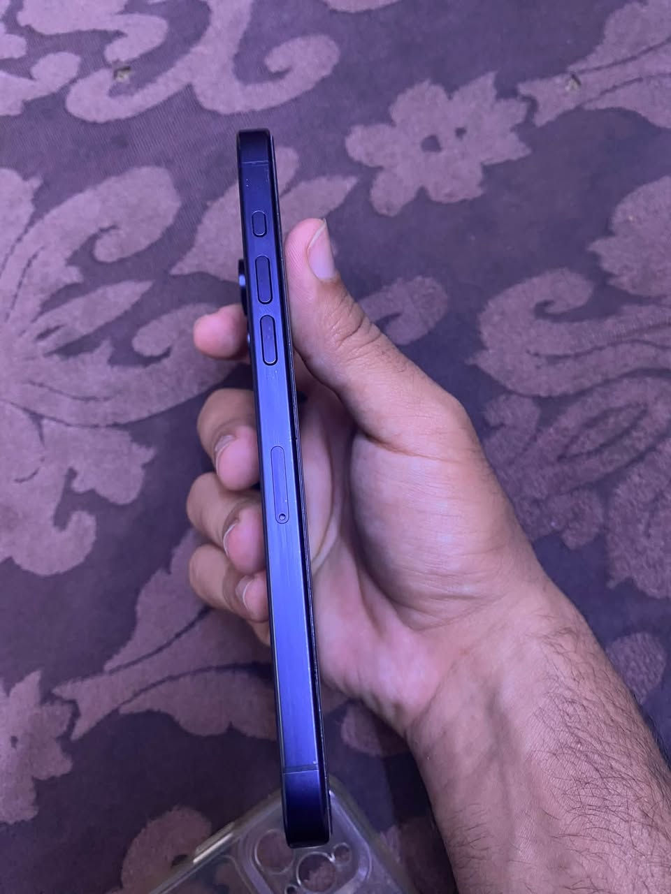أيفون ١٥ ابرو ماكس
الجهاز وتر ما امبدل بي شي ضد المي 
الذاكره ٢٥٦
البطاريه٨٨ مشحون ٥٠٠ أو قابل للزياده 
النوع عربي شرق اوسط 
العنوان بغداد حي اور قرب جامع الفردوس 
السعر مليون أو بي مجال 
***********

