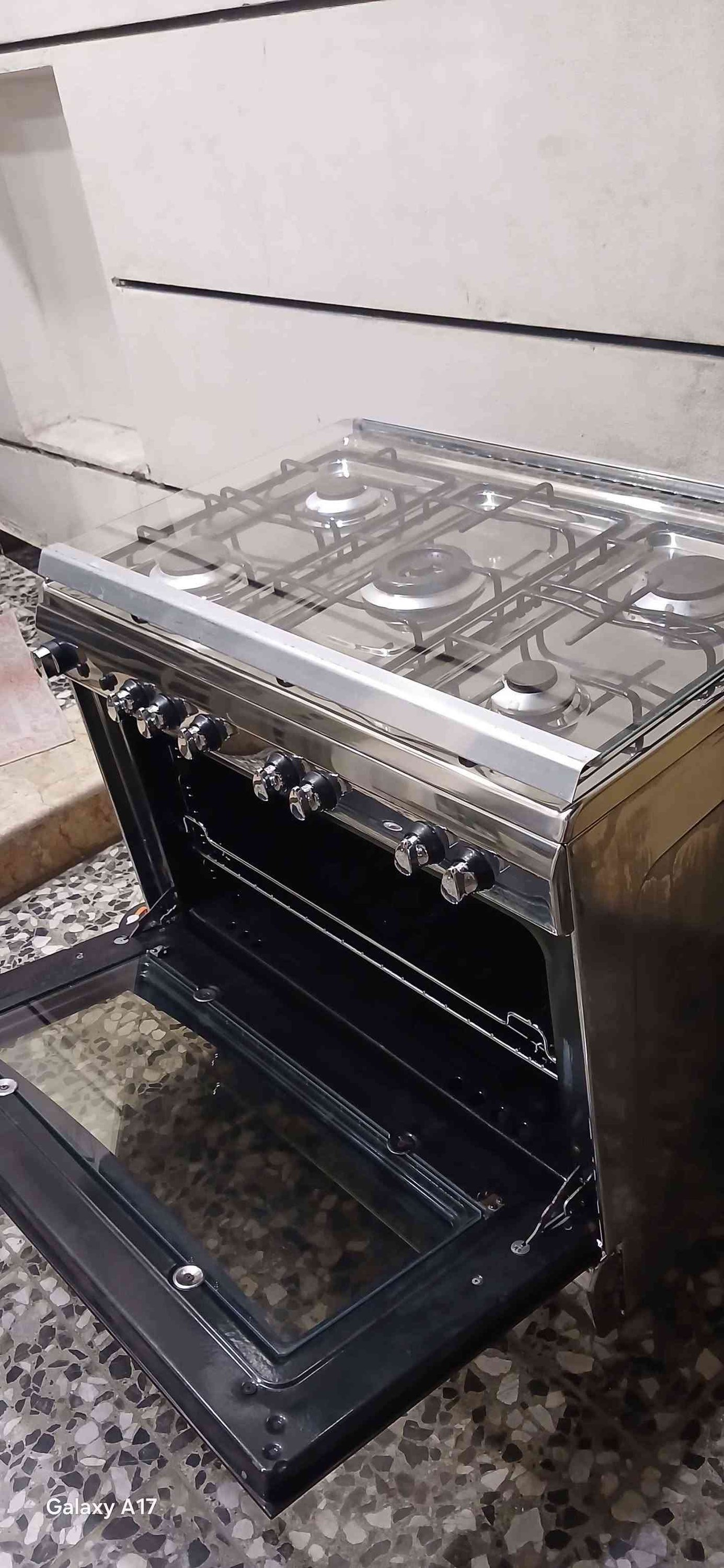 طباخ ايطالي نضيف كهربائياته شغالة نار عاليه وزركة السعر ١٦٥ مكان حي الجهاد واتساب *********** بغداد, العراق

نص مكتوب في الصور:
- Galaxy A17