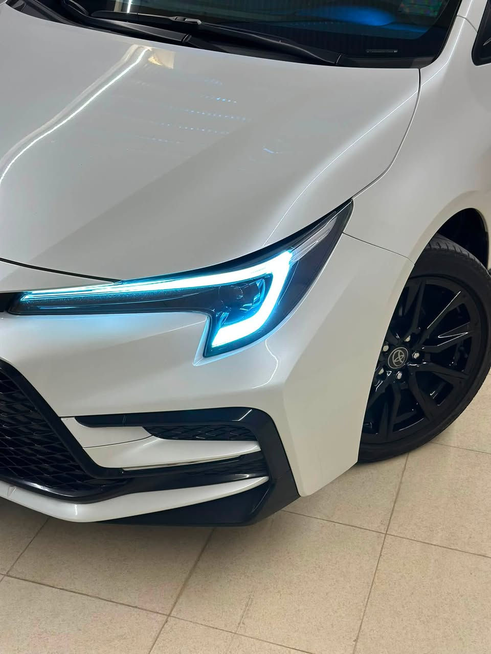 Toyota Corolla 2025
-------------------------------------
السلام عليكم 

#السعر : 166$ وبيه مجال بسيط 

‏

#رقم الهاتف : *********** 

#رقم السيارة : بغداد 

#مكان السيارة : واسط/العزيزية 

-------------------------------------

للبيع كورولا موديل 2025 هايبرد شكل لامريكي محرك 1800  ماشية 20 الف مواصفات S Black Edition فتحة داخل احمر رادارات توقف ذاتي قيادة ذاتية لايت led تحكمات ستيرن اوامر صوتية شاشة كشن كهربائي هاند بريك بصمة اوتو هولد لايت اوتو انظمة قيادة سيارة بوضع الشركة  كفاله عامة بدون صبغ وتبديل

