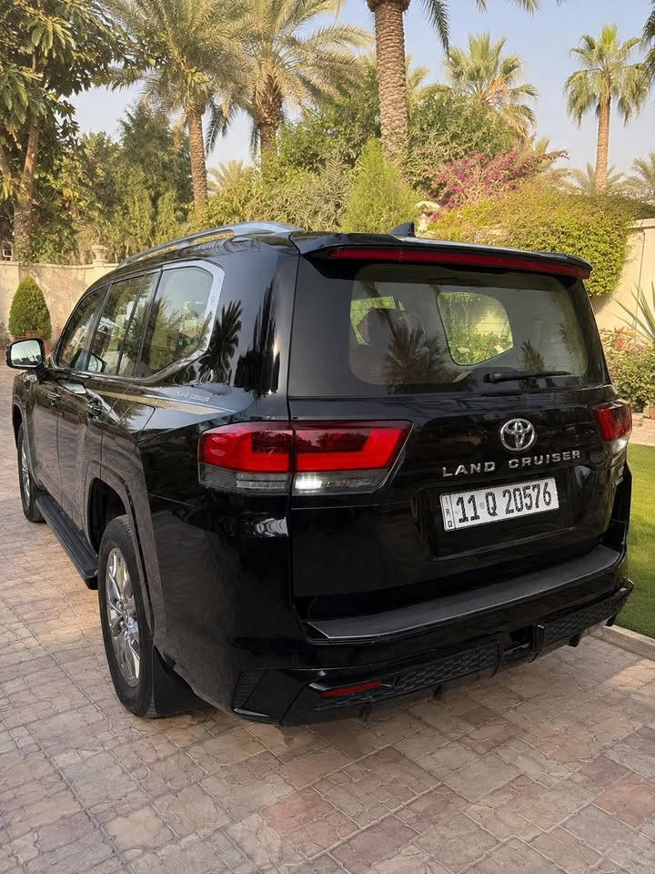 * لاندكروزر  vx لمتد 2025 بريم اصلي
* ⁠السعر125 مليون 
* ⁠الفئة:  LIMTED  /  VX تنفس طبيعي
* ⁠اللون اسود داخل جلد بيجي اصلي 
* محرك 6 سلند (4000 cc) 
* ⁠العداد (5 كم ) رقم بغداد 
* ⁠رادار امامي - رادار خلفي - رادار جانبي (نقطة عمياء) 
* ⁠تحديد مسار قيادة ذاتية 
* ⁠شاحن وايرليس امامي 
* ⁠شاحن وايرليس خلفي عدد (2)
* ⁠فدراليات (لماظات) جنطة خلفية
* ⁠ابواب شفط دوسات نيكل 
* ⁠هاندبريك بصمة لايت اوتو 
* ⁠ماوس تغير وضعيات القيادة 
* ⁠بصمة تشغيل تشغيل عن بعد 
* ⁠بصمات ابواب عدد (5).
* ⁠سماعات تويتر (JpL) شاشة دجتل
* ⁠شاشة كبيرة اصلية 
* ⁠شاشات خلفية عدد (2) 
* ⁠4 كامرات (360 درجة) اصلية 
* ⁠فتحة سقف (سلايت)  
* ⁠*كرسي السايق ميموري (ذاكرة)* 
* ⁠الكراسي الامامية كهرباء 
* ⁠كراسي الامامية تبريد تدفئة 
* ⁠الكراسي الخلفية تبريد 
* ⁠كراسي (7) راكب كهرباء 
* ⁠ثلاجة وسطية جنطة كهرباء  
* ⁠داخل صاج تشغيل عن بعد
* ⁠علامة لاندكروز الضوئية بالابواب
* حساس امامي خلفي مري طي 
* ⁠قبضات ابواب نيكب ترايش ابواب نيكل 

* العنوان :-بغداد ساحه عدن 
* ⁠للاستفسار هـ(***********)@
