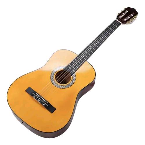 هذا غيتار كلاسيكي (Classical Guitar)، ويُعرف أيضاً بالغيتار الإسباني.
يتميز هذا النوع من الغيتارات بعدة خصائص واضحة في الصورة:
• الأوتار: يستخدم أوتاراً مصنوعة من النايلون (Nylon Strings) والتي تعطي صوتاً دافئاً وناعماً، وتكون أخف على الأصابع مقارنة بالأوتار المعدنية.
• رأس الغيتار (Headstock): يحتوي على فتحات طولية تُثبت بداخلها مفاتيح الدوزان، وهو التصميم التقليدي للغيتار الكلاسيكي.
• الرقبة (Neck): تكون عادةً أعرض ومسطحة أكثر مقارنة بالغيتار الأكوستيك (الصوتي) ذو الأوتار المعدنية.