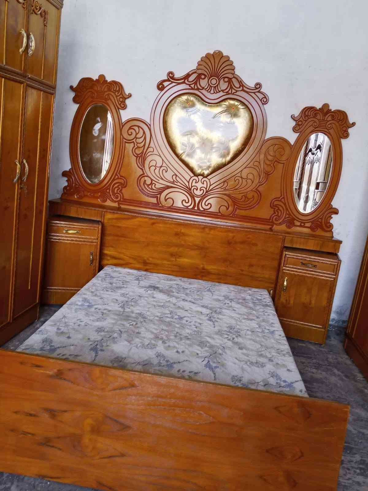 750غرفه صاكه ست ابواب ام دنك اخت الجديده مال عرسان صاج الزاويه كنتوريه بغداد الحسينيه مال الراشديه وعندي توصيل ***********
