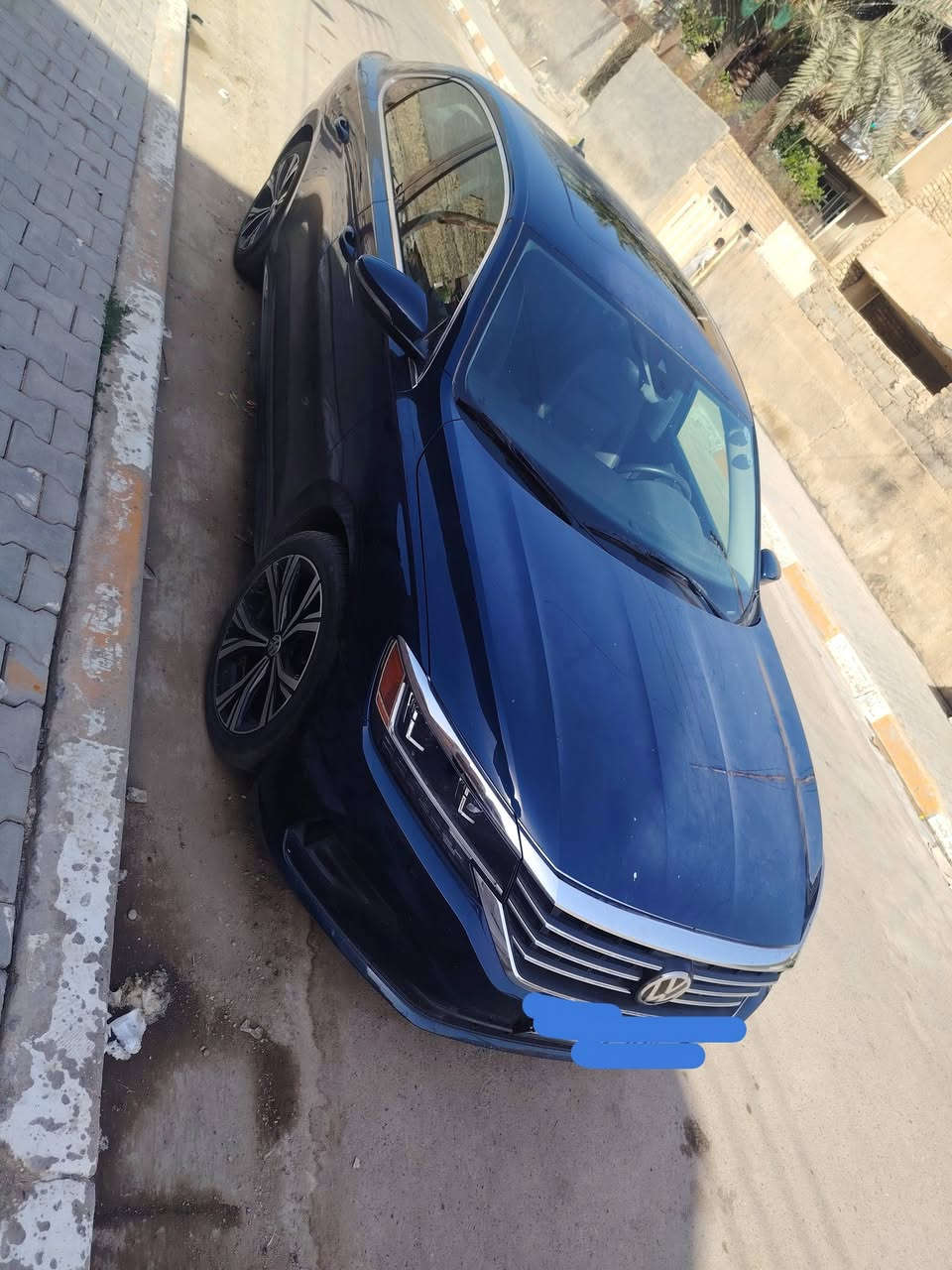 باسات 2022 كلين تايتل مكانها بغداد
سعرها 159$

***********
***********

مواصفات
 المحرك والأداء
المحرك: 2.0 TSI تيربو، 4 سلندر.
حقن مباشر للبنزين.
القوة: 174 حصان.
العزم: 206 lb-ft ≈ 280 نيوتن.م.
ناقل حركة أوتوماتيك 6 سرعات Tiptronic.
دفع أمامي FWD. �
streetvw.com +1
استهلاك EPA: 24 مدينة / 36 طريق / 28 مجمع MPG.
خزان الوقود: 18.5 غالون ≈ 70 لتر. �
Edmunds
🛋️ الداخلية

مقاعد V-Tex Leatherette (جلد
مقاعد أمامية مدفأة.
كرسي السائق كهربائي مع دعم قطني.
تكييف أوتوماتيك منطقتين.
تشغيل بصمة/دخول بدون مفتاح.
تشغيل عن بُعد Remote Start.
مقود وجير مكسوّان بالجلد.
Apple CarPlay وAndroid Auto.
3 منافذ USB-C. �
pictures.dealer.com +1
🌞 الفتحة
الـ SE تأتي بفتحة سقف زجاجية كهربائية تفتح وتميل، مع ستارة داخلية. �
Monroney Labels
🔦 الخارج
مصابيح LED أمامية وخلفية.
جنوط ألمنيوم 18 إنش.
مرايا كهربائية ومدفأة.
حساسات المطر والضوء.
طول السيارة حوالي 4.92 متر.
صندوق خلفي كبير حوالي 450 لتر. �
streetvw.com +1
🛡️ أنظمة الأمان
من أهمها:
Front Assist مع تحذير التصادم والفرملة التلقائية.
مراقبة النقطة العمياء Blind Spot.
Rear Traffic Alert.
Adaptive Cruise Control.
كاميرا خلفية.
ABS وESC.
مراقبة المشاة.
فرملة تلقائية بعد التصادم.
