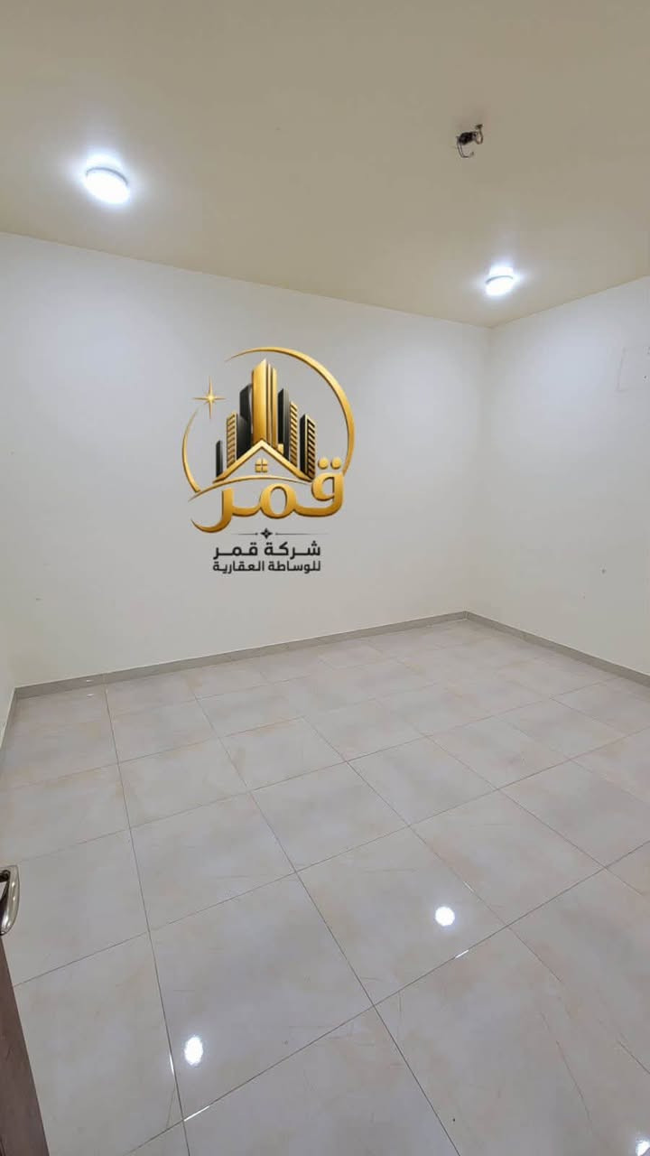 🏠 للإيجار في السيدية | مساحة 125م²
✨ مشتمل طابق أول فوق الأرضي | نظيف جداً | معزول عزل تام

يتكون من:
🛏️ غرفتين نوم
🛋️ صالة
🍳 مطبخ
🚿 خدمات
🌤️ مناور عدد 2
🏡 سطح
بدل ايجار💰💰 الف💵💵
📞 للاستفسار والتواصل: ***********
📲 متوفر واتساب

🏢 مكتب قمر للوساطة العقارية
📍 العنوان: مدخل شارع الآمن

🔑 تتوفر لدينا كافة عروض الإيجار والبيع في منطقة السيدية
💰 وبحسب كافة الميزانيات

نص مكتوب في الصور:
- شركة قمر للوساطة العقارية