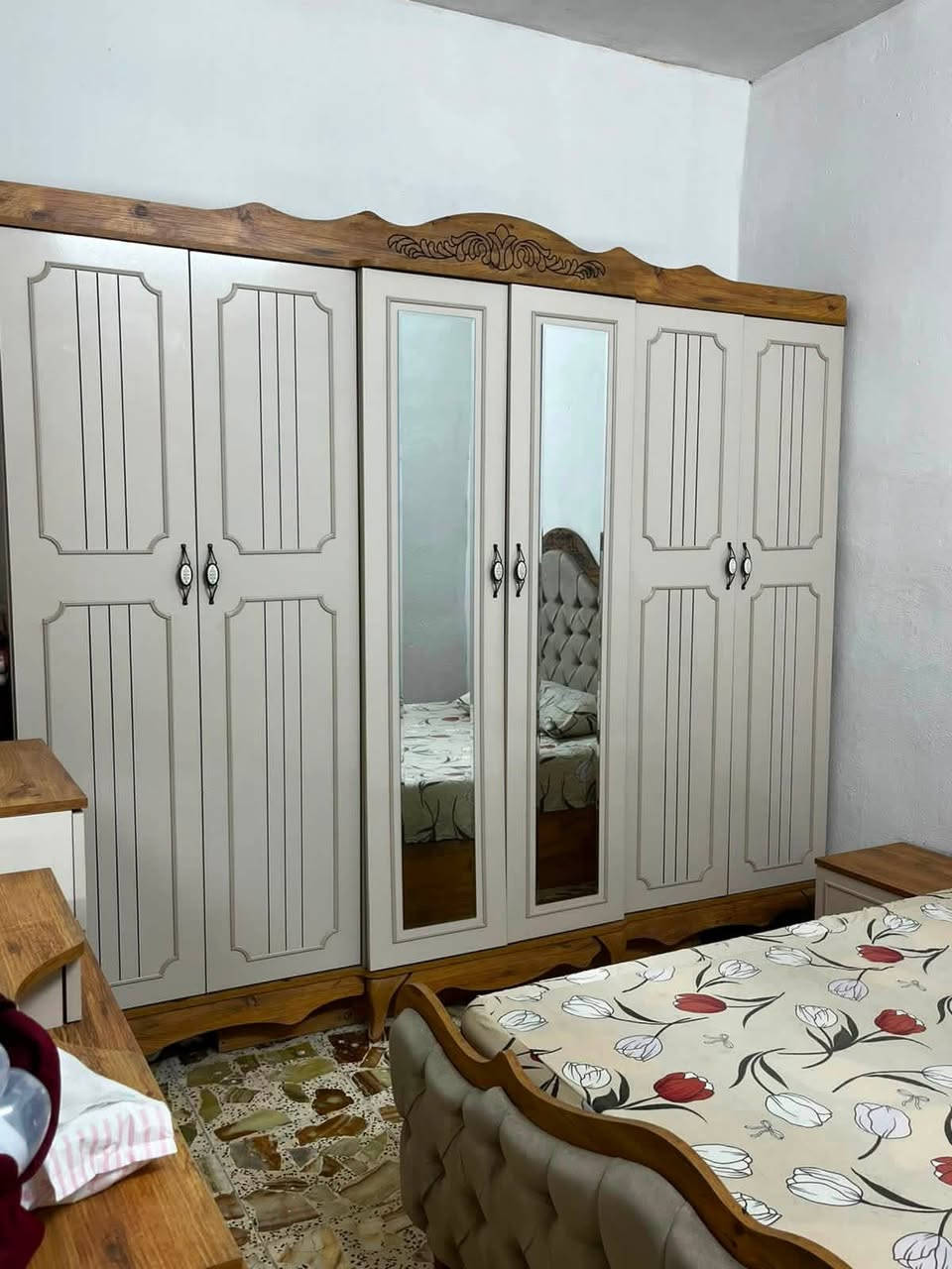 غرفه تركيه اخت جديديه 8 قطع( ملاحضه بيه ضربه ب ميز مال تواليت خفيفه ) سعر 950 وبيه مجال تواصل *********** مكان بغداد
