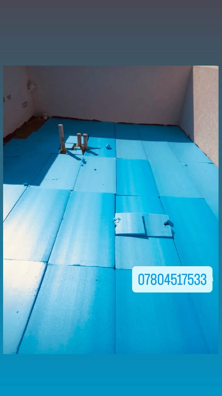 السلام عليكم
عمل كافة الاسطح كرسته وعمل🇮🇶

تحت اشراف هندسي متطور👷‍♂️👷‍♂️

مراحل العمل 

تنضيف السطح 

افلانكوت زفت

لايلون زاعي

فلين او فوم حسب 

زميج و اشتايكر من معملنه

خبن داير و مد وكوي الماستك

***********

نص مكتوب في الصور:
- تنفيذ كافة السطوح الاشتايكر تحت اشراف . هندسي. ***********