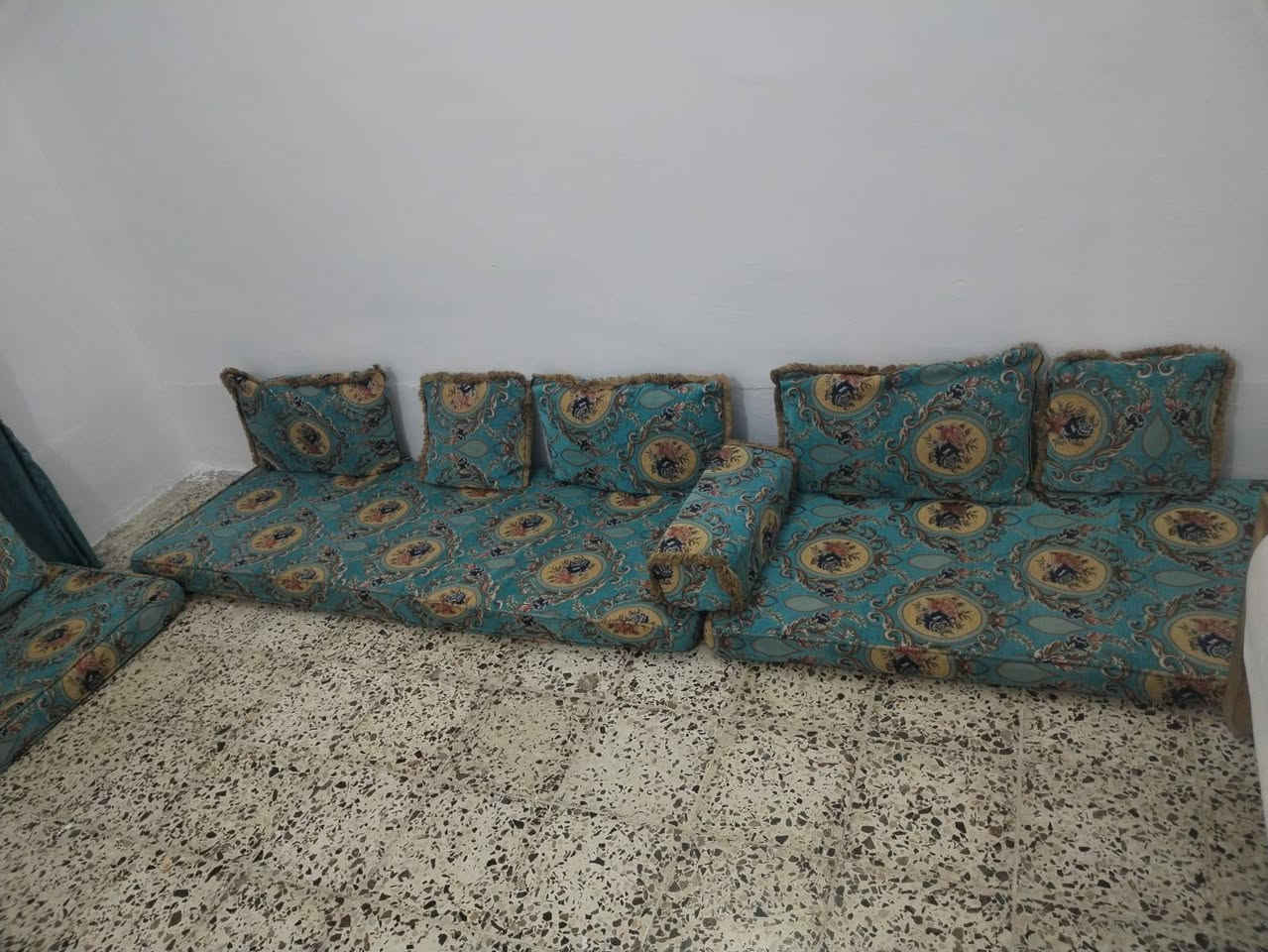ديوان جلسة • رمادي • شارع عشرين