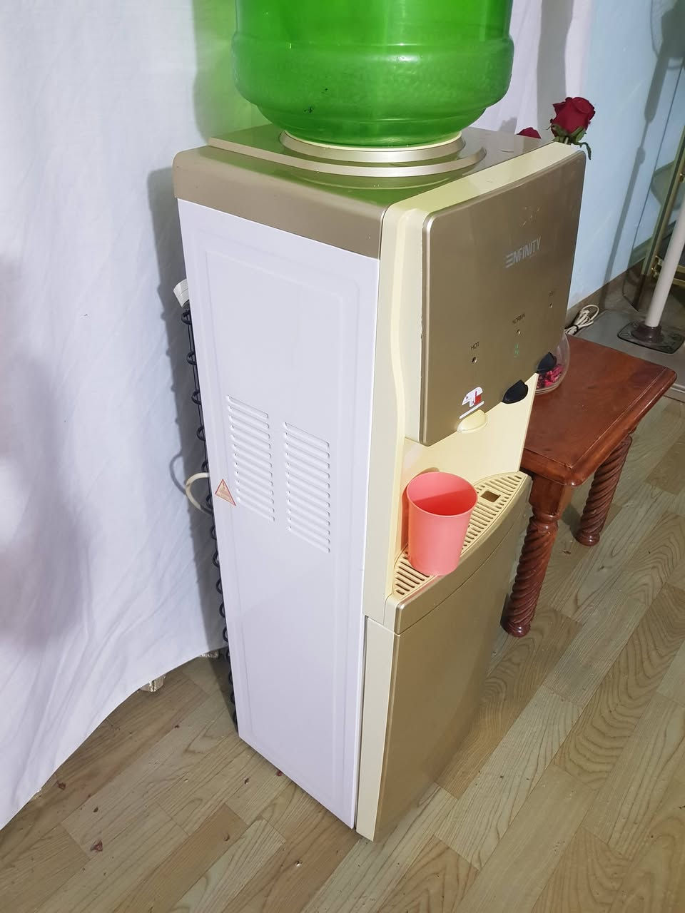 غراض بيت للبيع ..♦️
ثلاجه شركة توشيبا حجم كبير ٢٦ قدم .
جديده بعدها استخدام قليل  ..
براد ماء ياباني  ٣ خطوط حار بارد وسط .
مستخدم قليل ..
سعر الثلاجه .٤٥٠ الف  
سعر البراد.  ٨٥ الف 
الاجهزه جدد  مداخلات اي تصليح 
المكان بغداد ..📥
للاتصال ☎️ ***********
