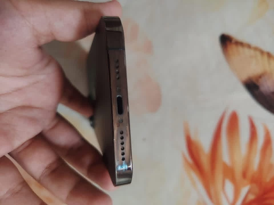 السلام عليكم اخوان عندي ايفون  13pro max الجهاز نظيف ذاكره 256بمعنى الكلمه كلش جديد والجهاز مكفول من فتح وتبديل  والجهاز نظيف كلش بطارية 🔋 75 اصل لا معلايه ولا ابد  مكفول من صرف شحن ابد أنسا ونقص واحد مابي عنوان بابل *********** 
السعر ٧٥٠ وبيه مجال
