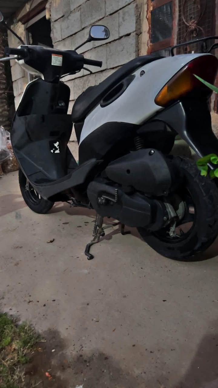 السلام عليكم للبيع والمراوس  ب شحن نضيف أو R9 أو H900
دراجه سوزوكي 
سرعه ٦٠
محرك مفتوح مره وحده عله ايدي شرط والاصليات موجودات 
تايرات جدد
كهربائيات شرط
شغال نكره سلف وهندر 
أشاره يمين يسار لايت عالي ناصي
كابريتر بلاديه 
صالنصه بلاديه
شاصي شرط
كفرات الشركه قبل سنه شتريتو جديد 
بريكات بلاديات 
ملاحظة عداد السرعه السيم مالو مكطو وهاذا الكسر البسيط ما مأثر 
كلو بلادي انطي شرط وكفاله 
السعر 350 وبي مجال المو شراي لا يكسر بل سعر 
الموطور نضيف وماعايزو برغي تجي تشغل وتطلع
مكاني صلاح الدين العلم خاص موجود وهاذا رقمي 
***********
