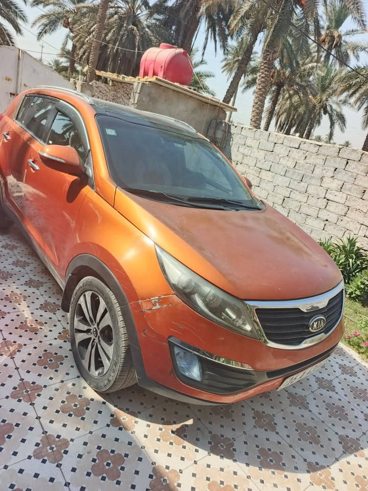 سبورتج موديل 2011مكفولة من الصبغ بيها قطعة مال بارد بالباب الخلفي اليمين  ماشية 200 
حدادية نصف تبريد شغال رقمها قادسية إنكليزي 
السعر 128 وبيها مجال مكاني الطهمازية 
***********
