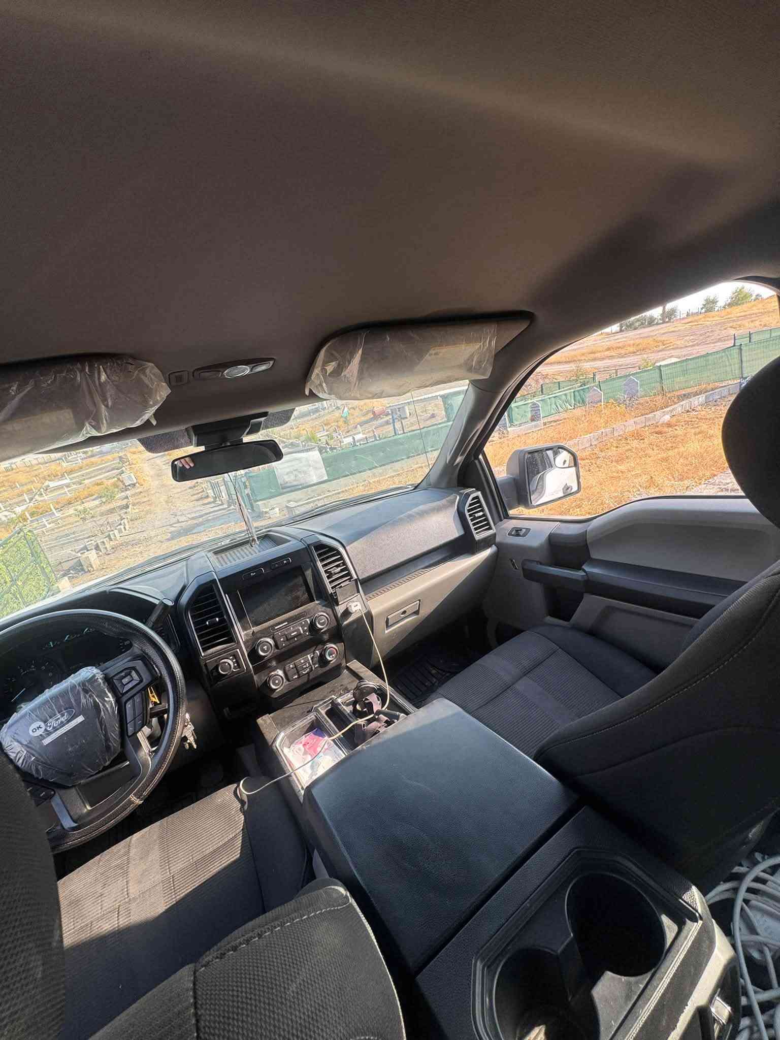 Fort f150 2020 سویارەکە گێر لە سوکانە دەبل ئەکسلە فەحسو هەزەی نوە سەنەوی هەتا ٢٠٣١ جایزە یەک دینار مەسرەفی نیە ٣ پارچەی بوغە دوو چاملغی پێشەوەو یەکەچی پشتەوە بێ ژۆرێ ئەرباگ بە سوکات تەقیە سعری ١٨٧ مەجال ژ.م ***********لە هەولێرم

نص مكتوب في الصور:
- 4:44 56 4 / 10 bid.cars
- 4:33 57 1 / 10 bid.cars