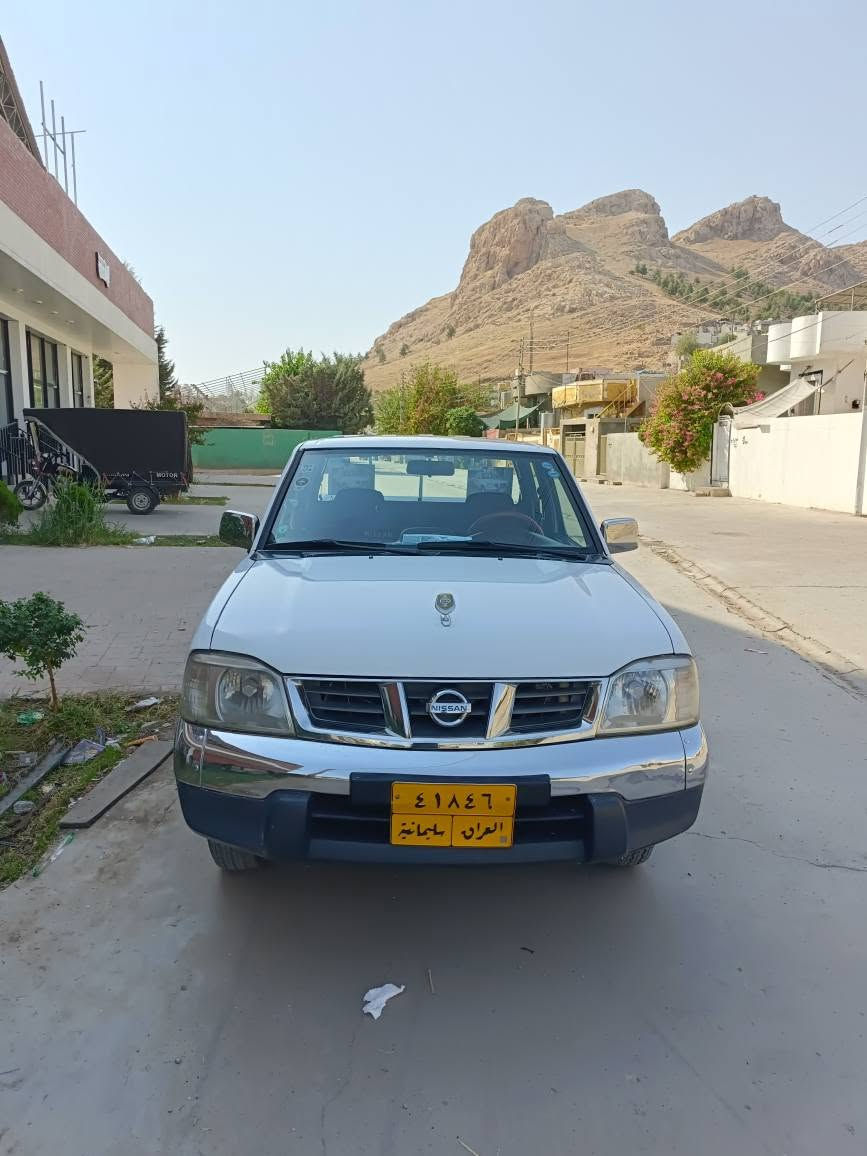 نیسان مۆدێل2008ێابانی
سعری خوار بازاڕ110گەڵا
بێ بۆێاخ کارتوساردی هە ێە دەبڵ گێچ چوارجام کارە بای
ناوسور چوارتاێەی تازە بۆ بەسراوە
سەنەوی تەواو بوە ژینگەی پێشوی دراوە
گێڕو مە کینە واکسل بە شەرت فیتر
تە قەوڕەقەو ساردوگەرمی بە شەرت
سەێارە کە مەسرە فی تێانیە 
هە مو گێانی بە زمان دە فرۆشم ماڵی دۆستە
ژم***********
***********شوێن سیدسادق السليمانية, العراق
