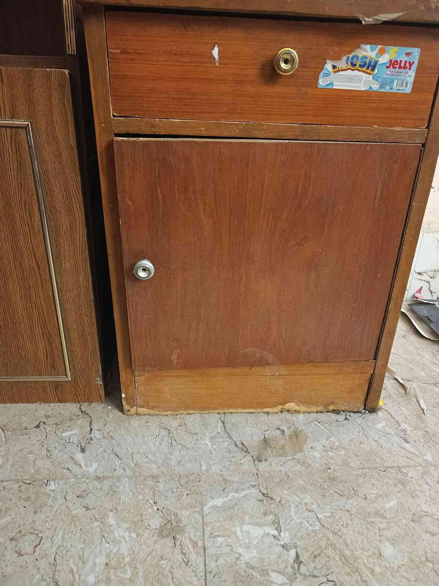 غرفه صاج وقوي نقص ميز تواليت كنتور ٦ بوب صاج داخل وخارج سعر ٣٠٠
مبرده نظيفه حجم ثنين ونص ماطور سرعتين السعر ٦٥ قفل من الاخير 
اي استفسار خاص راسلوني مكاني ابو غريب خرنابات شارع السجه *********** واتساب 
*********** اتصال خط
