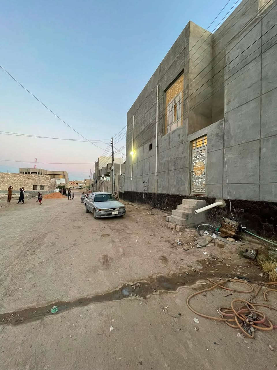 🏡 بيت  طابقين ركن  للبيع – 🏡
للبيــ،ع نقدا فقط

🔹 الموقع: الرمادي 6كيلو قرب على مجمع الهندسي 

🔹 المساحة: 200 متر /سعر105وبي مجال قليل

🔹 طابو صرف تحويل مباشر 

✅ بناء حجر سنه 2023 

✅قريب على شارع15 

✅ جميع الخدمات متوفرة 

يتكون البيت من:

🔸 5 غرف نوم

للاستفسار ***********
