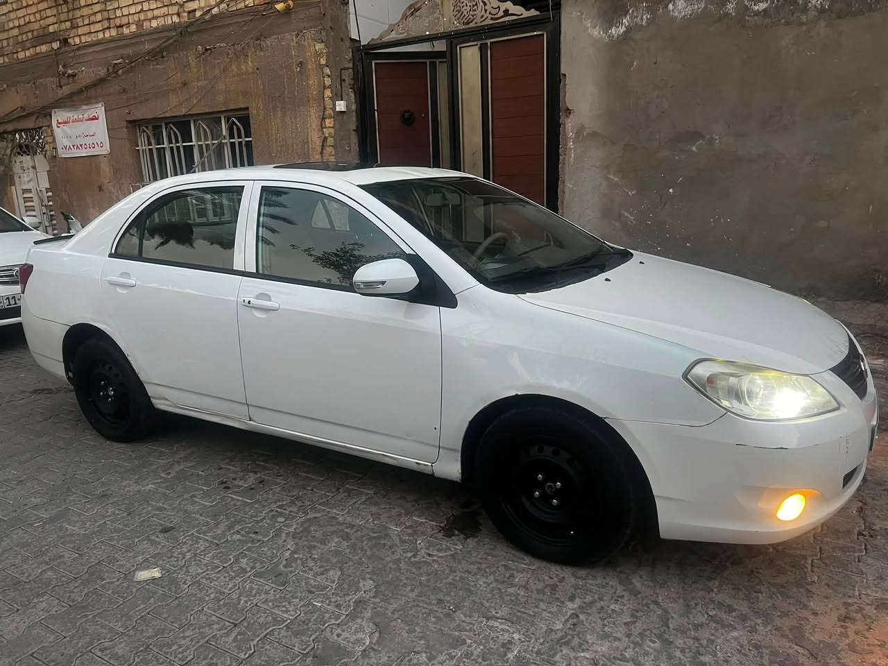 السلام عليكم
BYD g3 موديل 2013  
رقم بغداد وباسمي تحويل ثاني يوم 
للبيع سيارة بي واي دي محور كير ومكينة نحلة 1800
كهربائيات جميعها شغالة 
فتحة سقف 
جام كهربائي 
ترحيب بلمري
شاشة داخلية وكامرة دوارة 
تبريدها شغال وكمبريسر ياباني نحلة ميكانيك يعني انسة تبوخ عندك
للبيع فقط للبيع فقط
سعرها 58 وبيها مجال للشراي 
للتواصل متواجد فيس 
رقم الموبايل ***********
