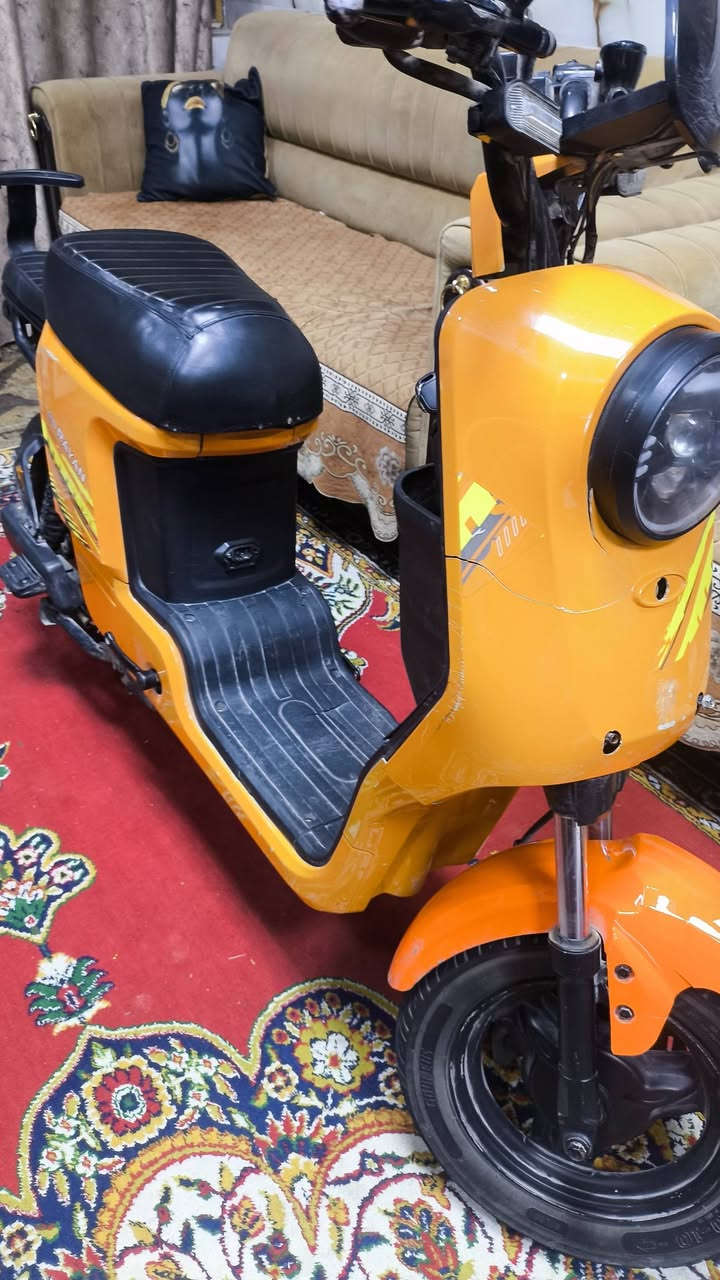السلام عليكم
دراجه شحن R10
نضيفه 
اشاير يمنه يسره اربع اشايره 
لايت عالي ناصي 
ملف 1500
غراضهه كاملهه 
بس التجوه طاكه 
سعر 350 وبيهه مجال بسيط
مكاني نجف الاشرف حي الوفاء شارع عشرين مقابل الجزيره بدايته 
للتواصل واتساب 
***********
