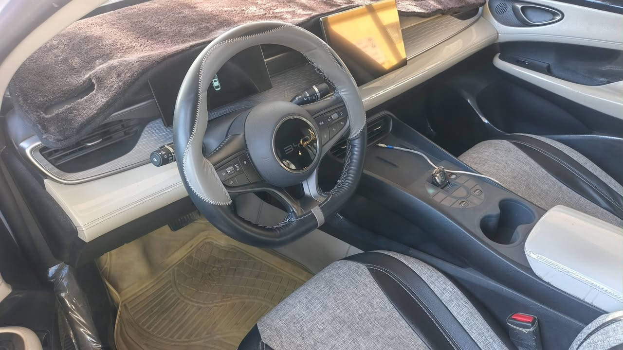 السلام عليكم BYD سيل فايف للبيع السياره باسمي الموصفات المعروفه هاتف ***********
