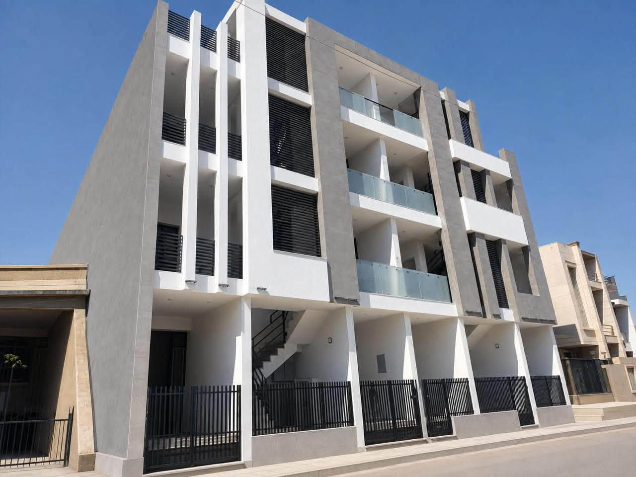تصميم وتنفيذ بناية ثنائية الاستخدام أي سكني وتجاري من قبل كادر مكتبنا في منطقة البنوك 
ارقام المكتب 
***********
***********

