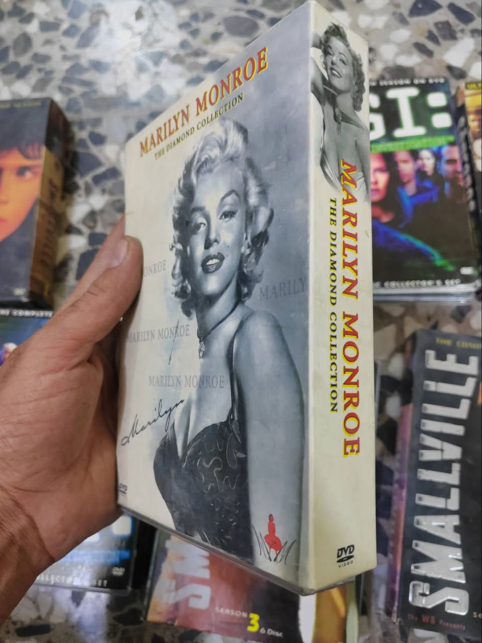 8 مسلسلات اجنبية  DVD
سعر الكل  40 الف  مع التوصيل
