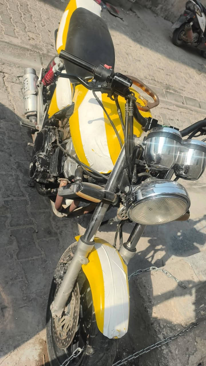 يا الله السلام عليكم شباب بي سي 4 الجيل الاول 400 سي سي دراجه نظيفه بس بيها كم استفسار والماكينه مفتوحه بس دراجه شغاله عادي وما بيها اي مشكله للتواصل هذا رقمي *********** مكاني بغداد كاظميه السعر مليون و100 وبيها مجال

