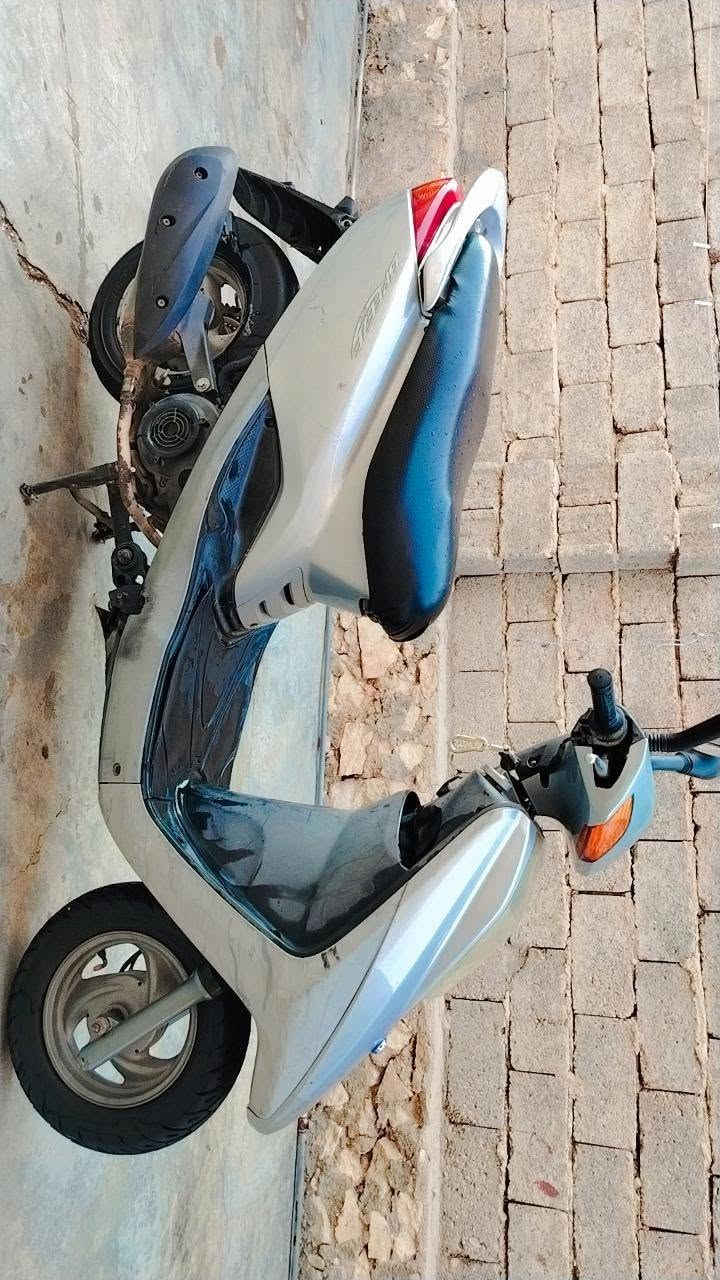 سلام عليكم للبيع موطور بريز 2007 بلادي ومختم كامل من كلشي صلف وهندر وكهربائيات كلها جاهزه السعر 700 وبي مجال للاتصال ***********

