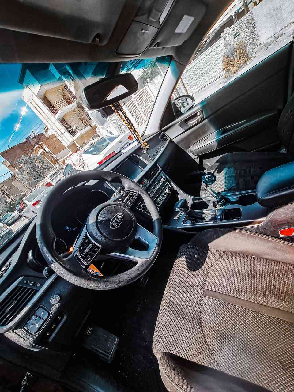 السلام عليكم 
سياره اوبتما 2020 
محرك 2400 
ماشيه 129كم
فول ماعده الفتحه 
حساسات امامي خلفي 
حساسات مري 
شاشه كار بلي 
مزوده بمنضمه الغاز 
سياره جاهزه من كل شي والحمدلله 
تريد تحويل تريد وكاله عامه 
مكاني بغداد 
االسعر 130
***********
