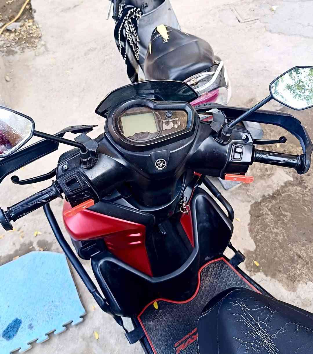 🏍️ للبيع دراجة ZR موديل 2022 + درع 

🔴 اللون: ماروني
🔵 سويج عدد 2 
📄 أوراق جنوبية أصولية كاملة
💰 الكمرك مدفوع بالكامل فقط السنوية + اللوحة ومعاملتها بالمرور تكلف 200 ألف .
🛣️ ماشية: 23 ألف كم
💰السعر : 2 مليون 100 الف 

📲 للاتصال عبر واتساب: ***********
