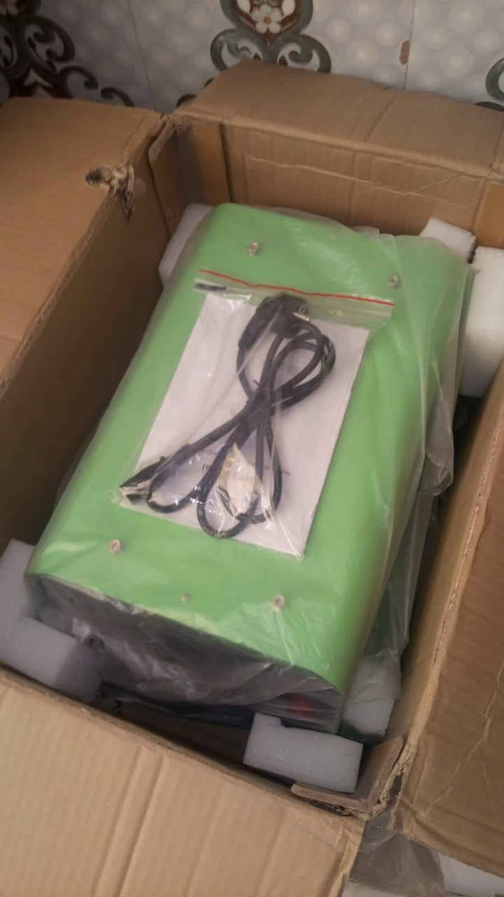 الواح طاقة شمسية 350 W لكل لوح عددهم 2 + عاكسة وبقية الملحقةت جديد بالباكيت 
السعر 850 ألف 
المكان بغداد 
رقم صاحب البضاعة *********** بغداد, العراق
