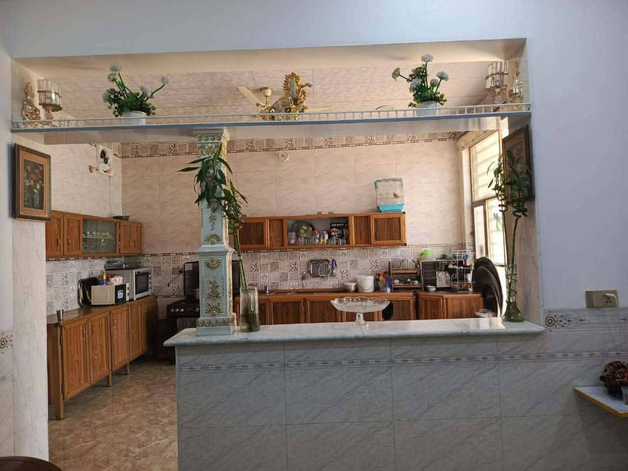 السلام عليكم ورحمة الله وبركاتة
بتوفر لدينا بيت طابو زراعي سند 25 في حي الحوراء 
مساحة البيت 340متر ركن عل شارعين 
عدد الغرف2 المساحة 5/4
الصالة 10/4
المطبخ الحار 3/3 والبارد 4/5
صالة الطعام 5/4
الاستقبال 7ونص /4ونص 
للستفار اكثر الاتصال عل الرقم 
***********
ذوالفقار عبيس العويسي
