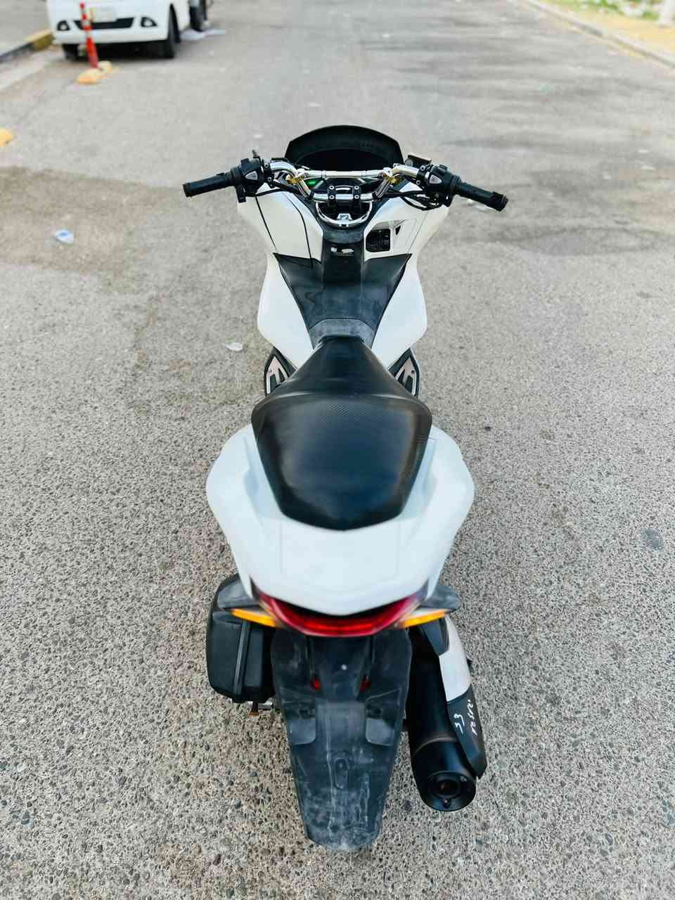 السلام عليكم للبيع PCX ياباني JF 
دراجه برغي ممفتوح بيه مكينه خرسه ناعمه فوول ماشية 47 الف حقيقي شلعة معدل اتخبل حساس ازدحام A استان حساس  كهربائيات كله شغاله 
السعر مليون 900 وبيه مجال عنواني بغداد للاستفسار *********** فقط اتصال
