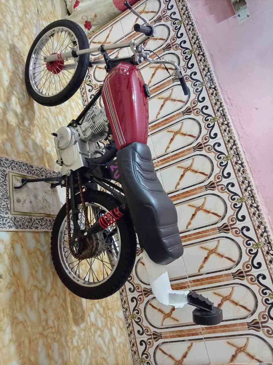 السلام عليكم شباب دراجه نامه شلامشه للبيع ادوات مقفوله كفاله عامه دراجه نظيفه وحلوه مثل ما تشوف اللي بالصوره تعمير 26 السعر600 وبيها مجال وهذا رقمي وكانها البصره الهارسه يريد يخابر او يراسل دراجه نظيفه ما مفتوحه وايد رقمي ***********
