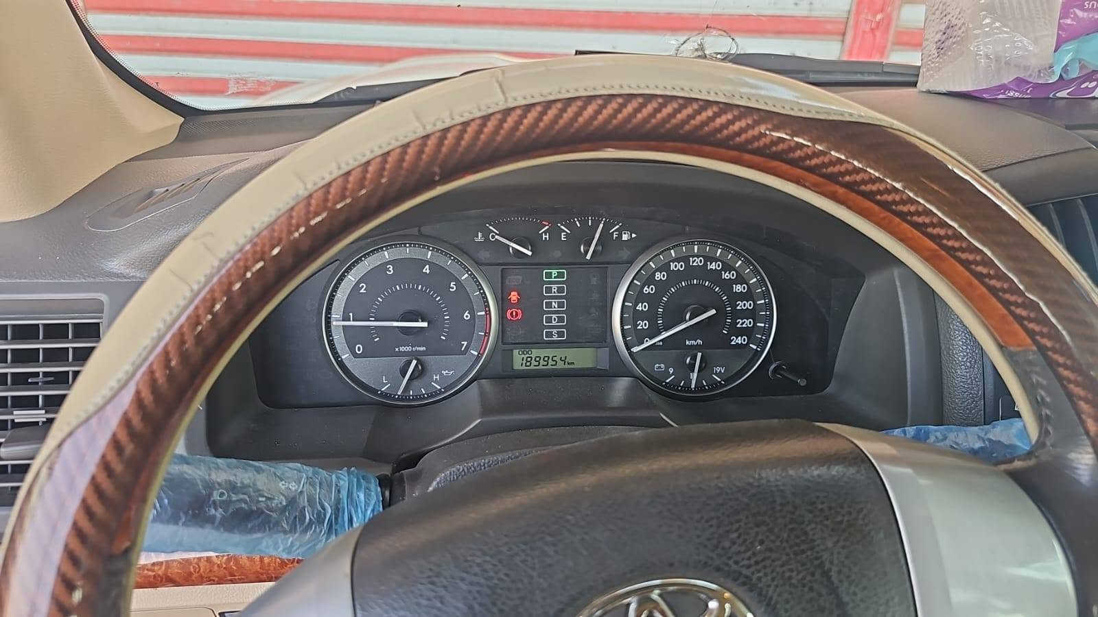 لاندكروز GXR • ٢٠١٢ • V6 4000