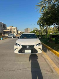 لكزس ES300 • ٢٠٢٣ • رقم بغداد