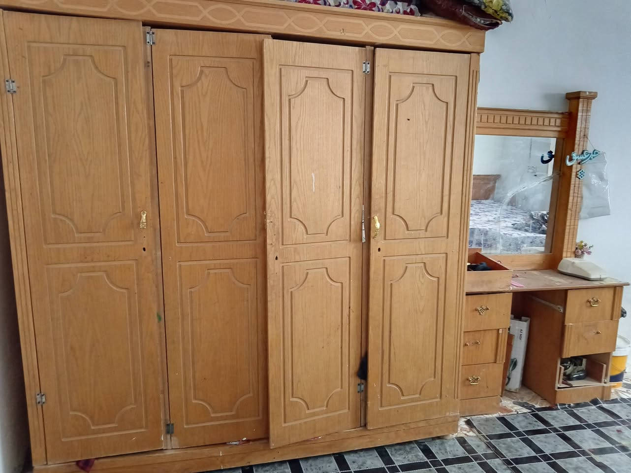 سلام عليكم غرفه البيع كماله مستعمله سعر 100وبيهه مجال ***********
