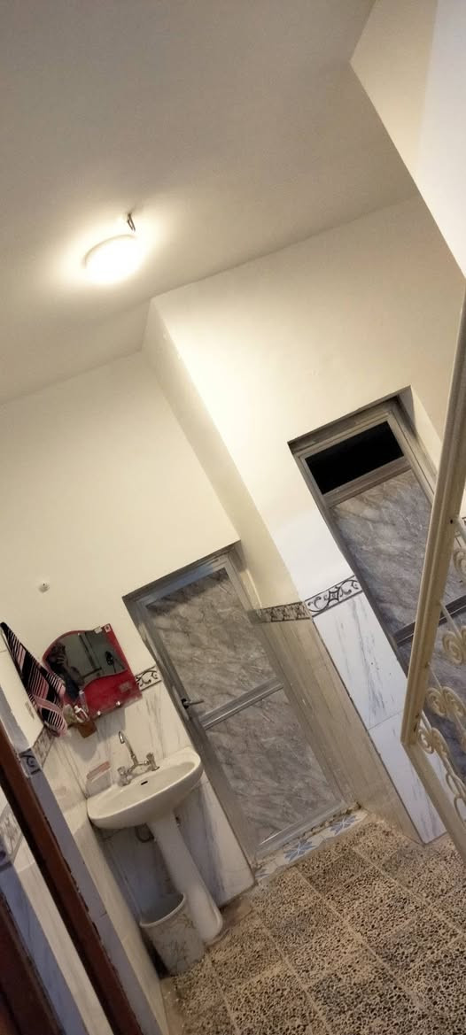 دار للبيع مساحة 144 قطاع 10 على شارع 60 

الدار النضيف جاهز بلكامل ي نقص مابي 

الطابق الارضي: استقبال+ مطبخ+غرفة+ غرفة سويت+ حمام+ صحيات عدد 2 شرقي وغربي 

الطابق الثاني: 4 غرف نوم+ حمام 

الطابق الثالث: مخزن+  سطح ع طول البيت 

للاستفسار ع رقم:‏‪***********‬‏
