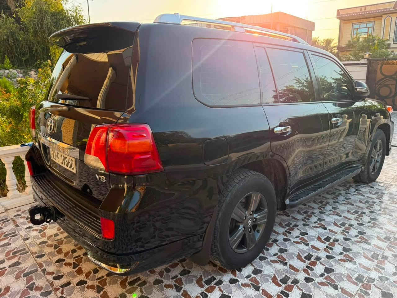 سلام عليكم

لاندكروزر جكساره 
رقم اربيل

موديل 2009 VXR (للبيع)

سعر فقط (265) ورقة وبيهه مجال بسيط
محرك 8 سلندر (V8)
مكفوله من الصبغ 
فقط 3 مكان بارد كلش بسيط 

ثلاجه 
5بصمات
سلايد 
تبريد مركزي 
بعد هواية مواصفات
حداديه تايرات صدر تبريد بحالة جيدة 

رقم فحص هزه سنوي جديد حتى 2030
تحويل نفس الوقت 
عنوان اربيل 
عنوان صلاح الدين
للتواصل 

***********
