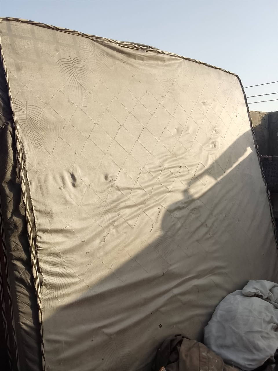 السلام عليكم ورحمه الله وبركاته 
غراض للبيع مكاني شهداء البياع 
اكو توصيل عليهن
