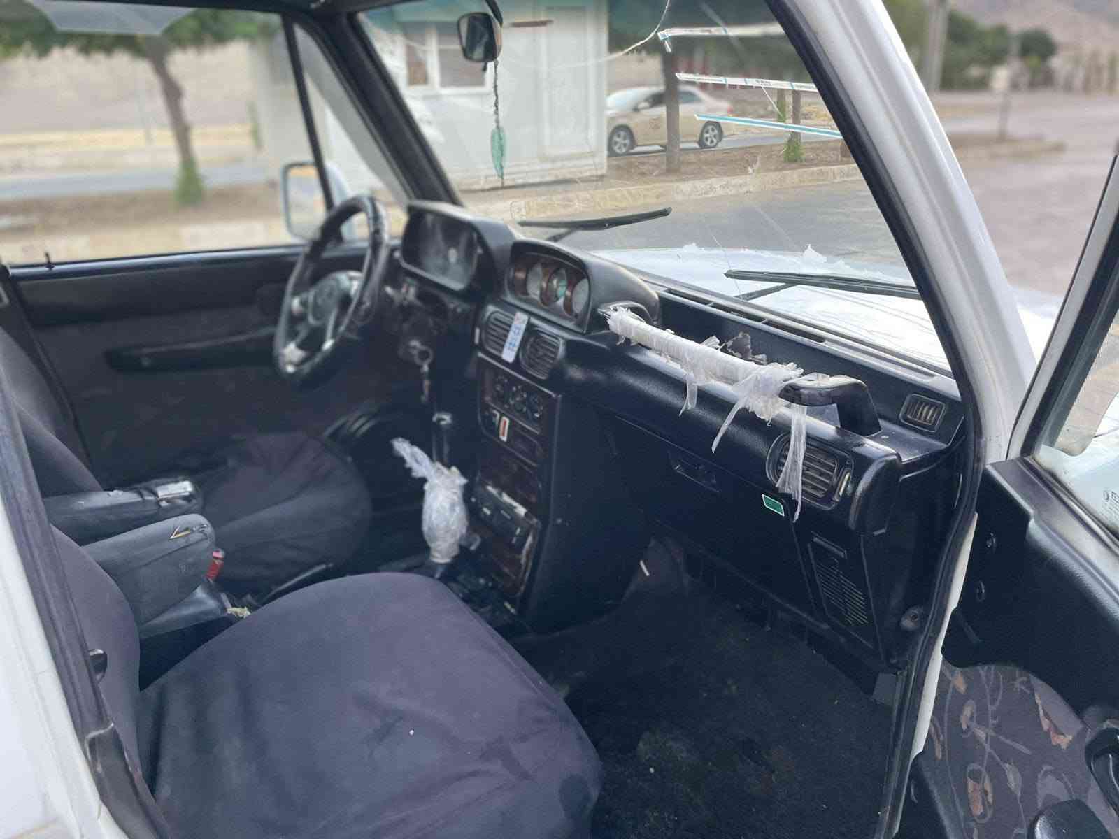 گالوبەر مۆدیل V6 2002ئاڕم سۆران گێڕو مەکینەو ئکسل توندوتۆڵی بەشەرت کارەبای کامل ئیش دەکات دەعم ولێدراوی نیە بۆیاغی زۆر کەمە وەرگەڕان بەشەرت خایس ڕزیوی وشانسی بەشەرت چوارتایەو ویلی شازی بۆبەستراوە .ماشاءاللە دەشبول وبەردەرگاوو ناوی لۆک ماوەتەوە  تەنها 19گەڵا شوین دەوروبەری ڕانیە ***********فایبەر واتساب رانية, السليمانية
