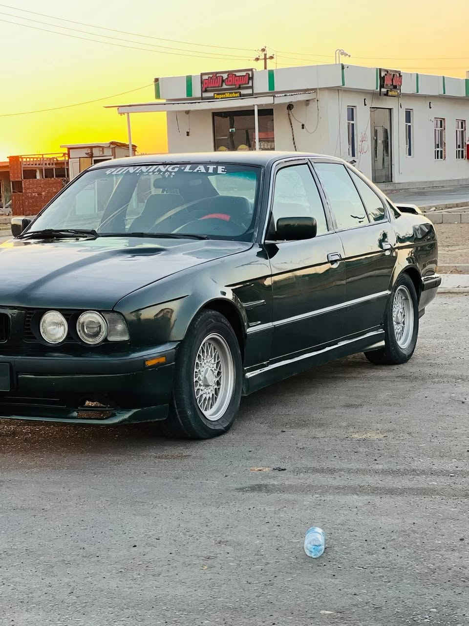 السلام عليكم للبيع او مراوس  BMW /
520/ اصل 
مكينه 525
كير عادي 
موديل 1991 لون زيتوني 
رقم بغداد مشروع وطني 
كير مكينه صدر شرط 
كهربائيات شغاله مابيها نقص 
ويل خليه بلادي 
سياره جديده بمعني الكلمه 
فول نشاط 
ترايها 200 
تبريد كامل نقص غاز فقط 

السعر 43$$/وبيها مجال 
رقم الهاتف / ***********
العنوان صلاح الدين تكريت
