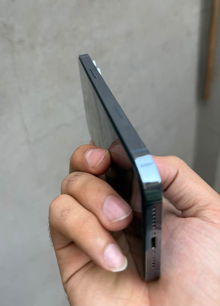 السعر 490 الف 13 برو ماكس ذاكره 256 نضافه عاليه مثل ما موضح بل صور الجهاز مستبدل بطاريه وشاشه اصليات الباقي مكفول مكاني بغداد 
***********
